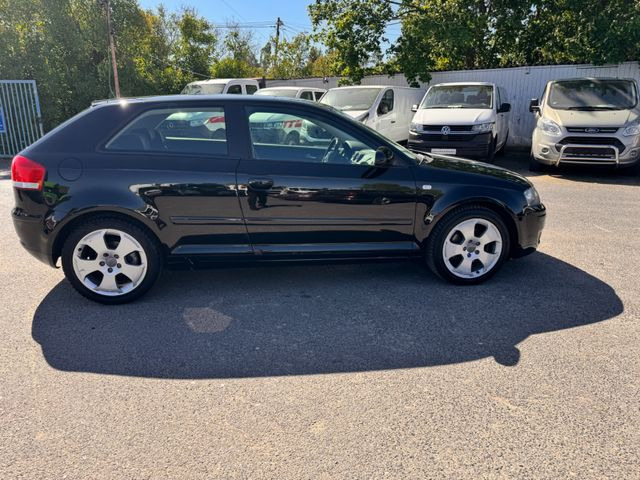 Audi A3 2.0 FSI Ambition S3 nur Export!! - Binek araba: fotoğraf 5 Audi A3 2.0 FSI Ambition S3 nur Export!! - Binek araba: fotoğraf 5