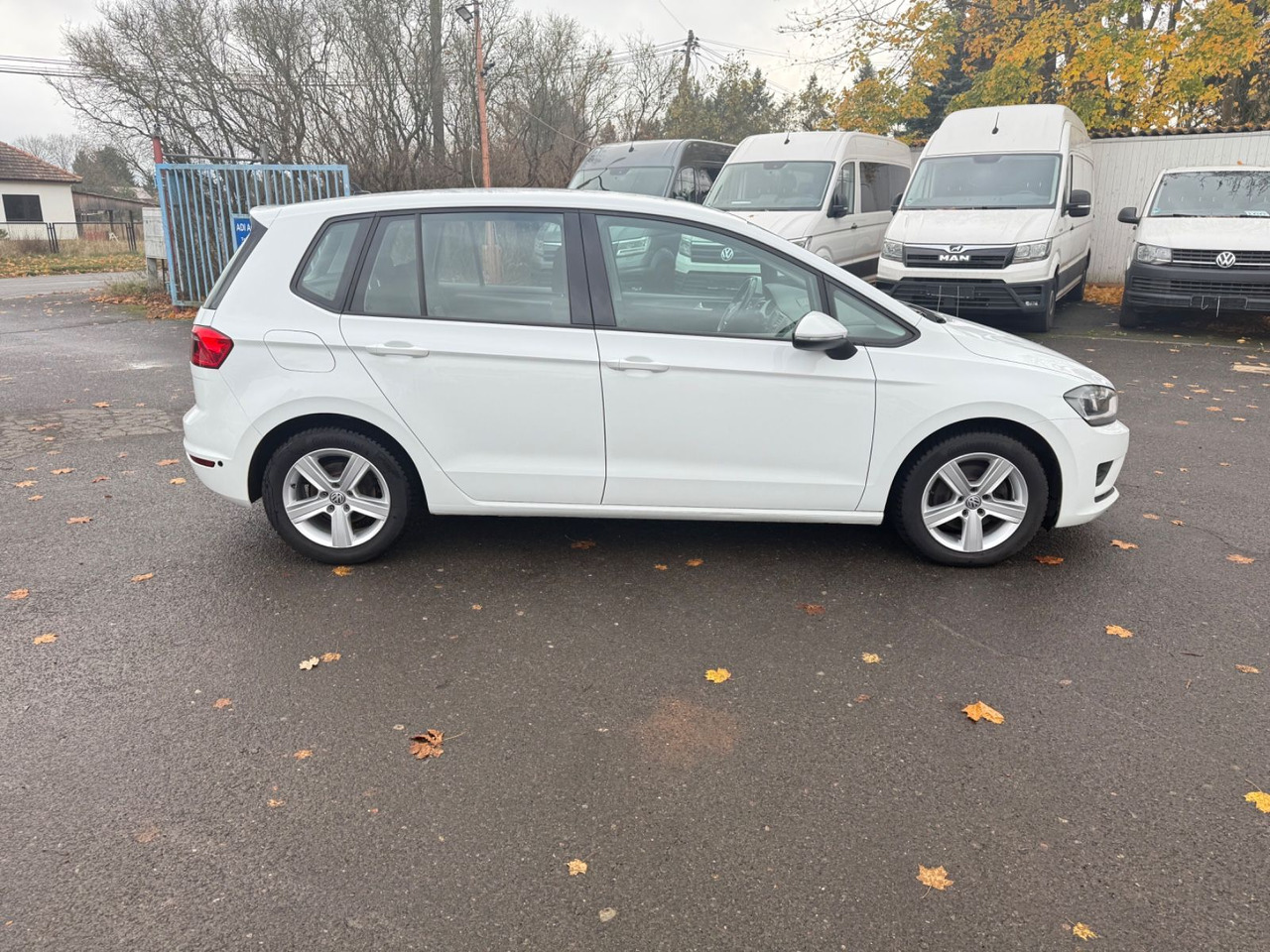 Volkswagen Golf Sportsvan VII Trendline - Sedan araba: fotoğraf 5 Volkswagen Golf Sportsvan VII Trendline - Sedan araba: fotoğraf 5
