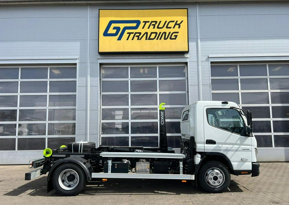 Mitsubishi Fuso - Kancalı yükleyici kamyon: fotoğraf 5 Mitsubishi Fuso - Kancalı yükleyici kamyon: fotoğraf 5