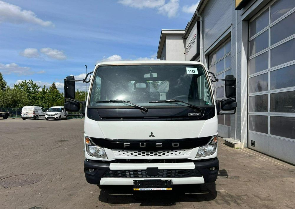 Mitsubishi Fuso - Kancalı yükleyici kamyon: fotoğraf 3 Mitsubishi Fuso - Kancalı yükleyici kamyon: fotoğraf 3
