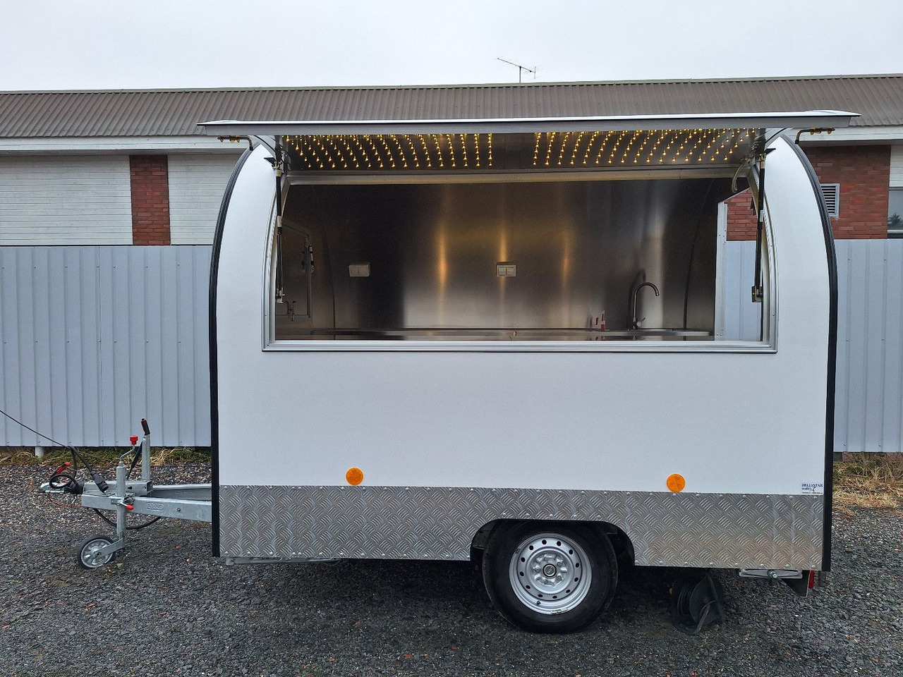 Esselmann EasyGo 280 - Büfe karavan: fotoğraf 1 Esselmann EasyGo 280 - Büfe karavan: fotoğraf 1