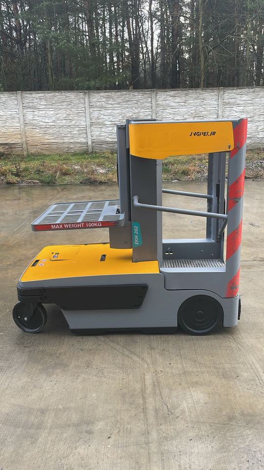 Jungheinrich EKM 202 - Sipariş hazırlama makinası: fotoğraf 2 Jungheinrich EKM 202 - Sipariş hazırlama makinası: fotoğraf 2