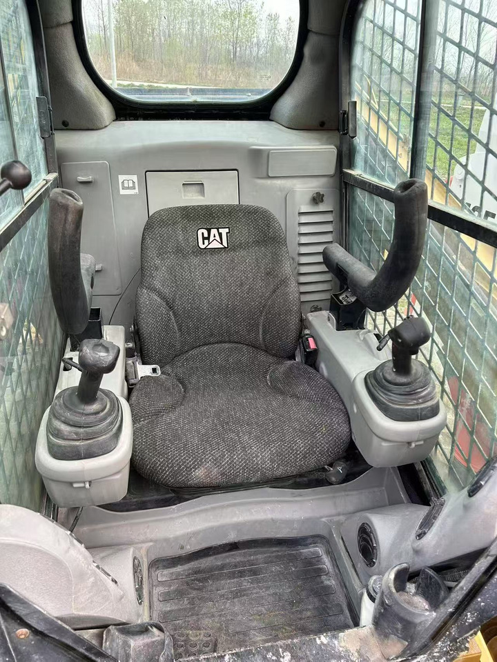 CAT 246C - Mini yükleyici: fotoğraf 5 CAT 246C - Mini yükleyici: fotoğraf 5