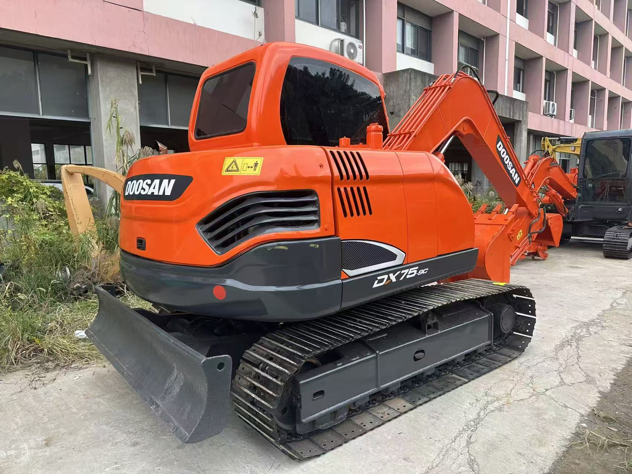 Doosan DX75 - Paletli ekskavatör: fotoğraf 1 Doosan DX75 - Paletli ekskavatör: fotoğraf 1