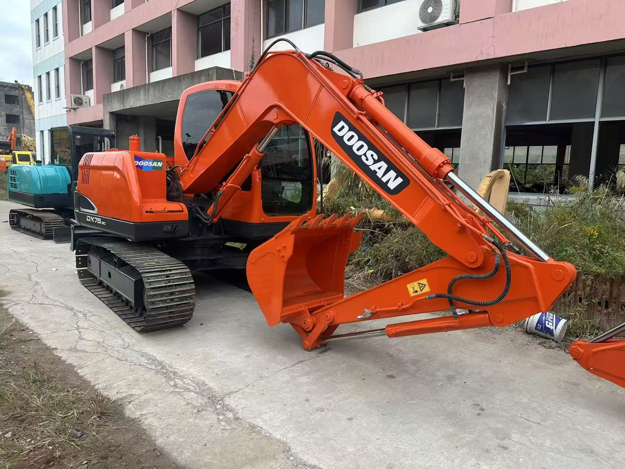 Doosan DX75 - Paletli ekskavatör: fotoğraf 3 Doosan DX75 - Paletli ekskavatör: fotoğraf 3