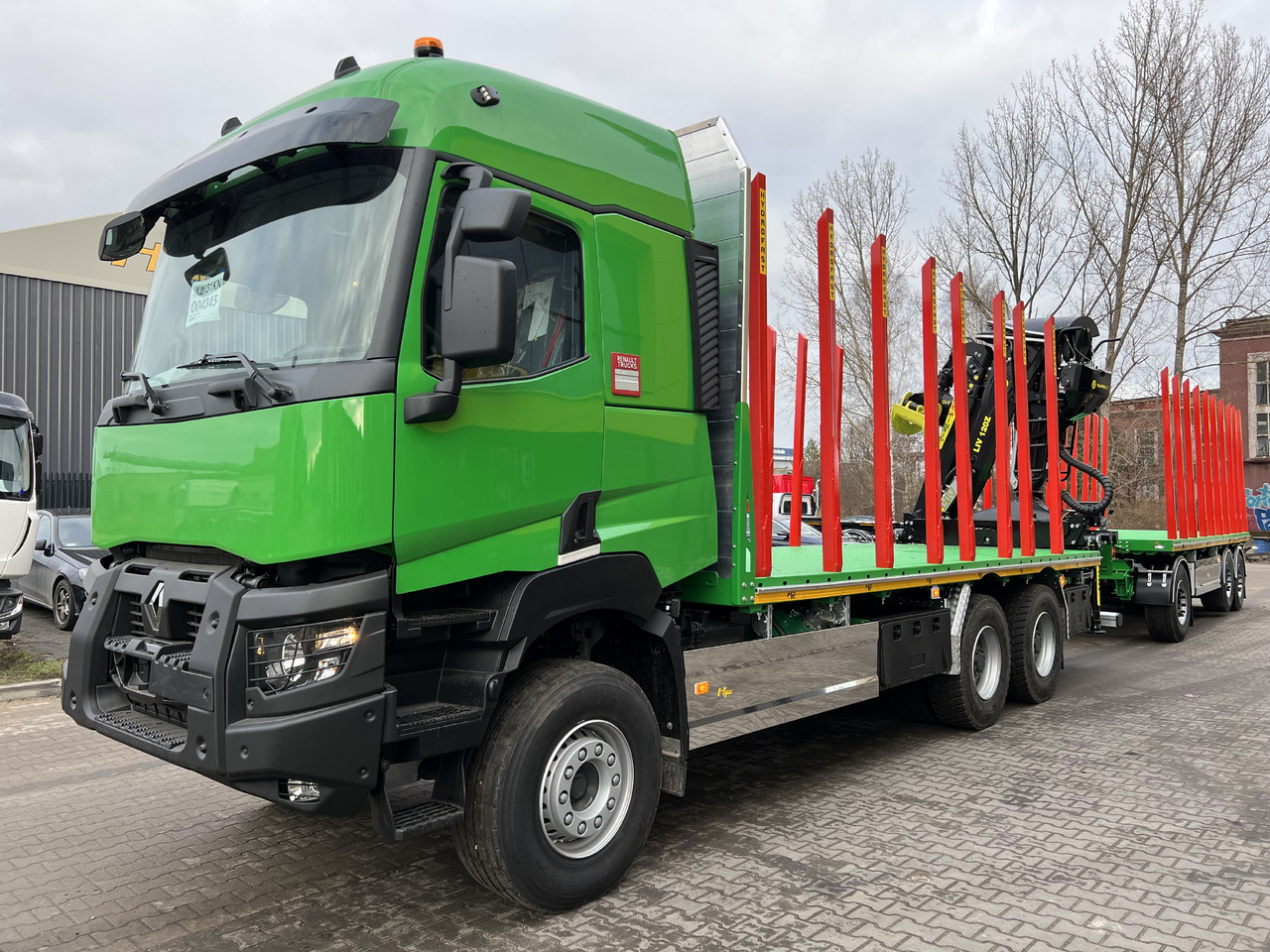 RENAULT Gama K 520 6x4 zabudowa platforma 3 osiowa z żurawiem - Tomruk kamyonu, Vinçli kamyon: fotoğraf 1 RENAULT Gama K 520 6x4 zabudowa platforma 3 osiowa z żurawiem - Tomruk kamyonu, Vinçli kamyon: fotoğraf 1