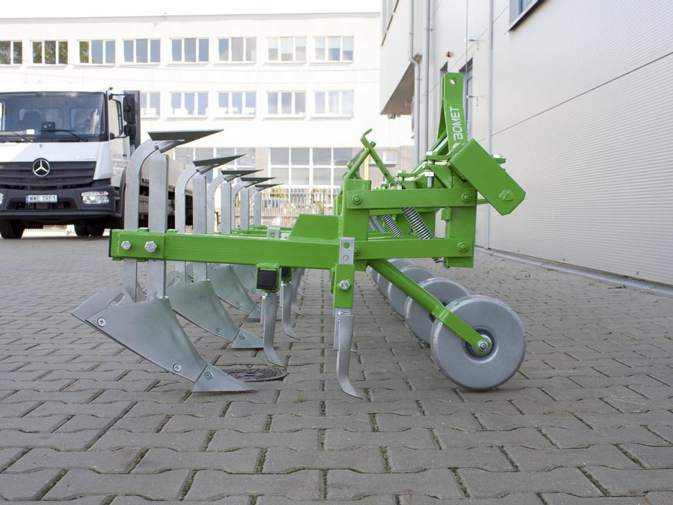 Yeni Toprak işleme makinesi Bomet Jäthacke-Häufler / Hoe ridger / Butteuse / Rincalzatore assolcatore / Полольник-окучник / Obsypnik: fotoğraf 7 Yeni Toprak işleme makinesi Bomet Jäthacke-Häufler / Hoe ridger / Butteuse / Rincalzatore assolcatore / Полольник-окучник / Obsypnik: fotoğraf 7