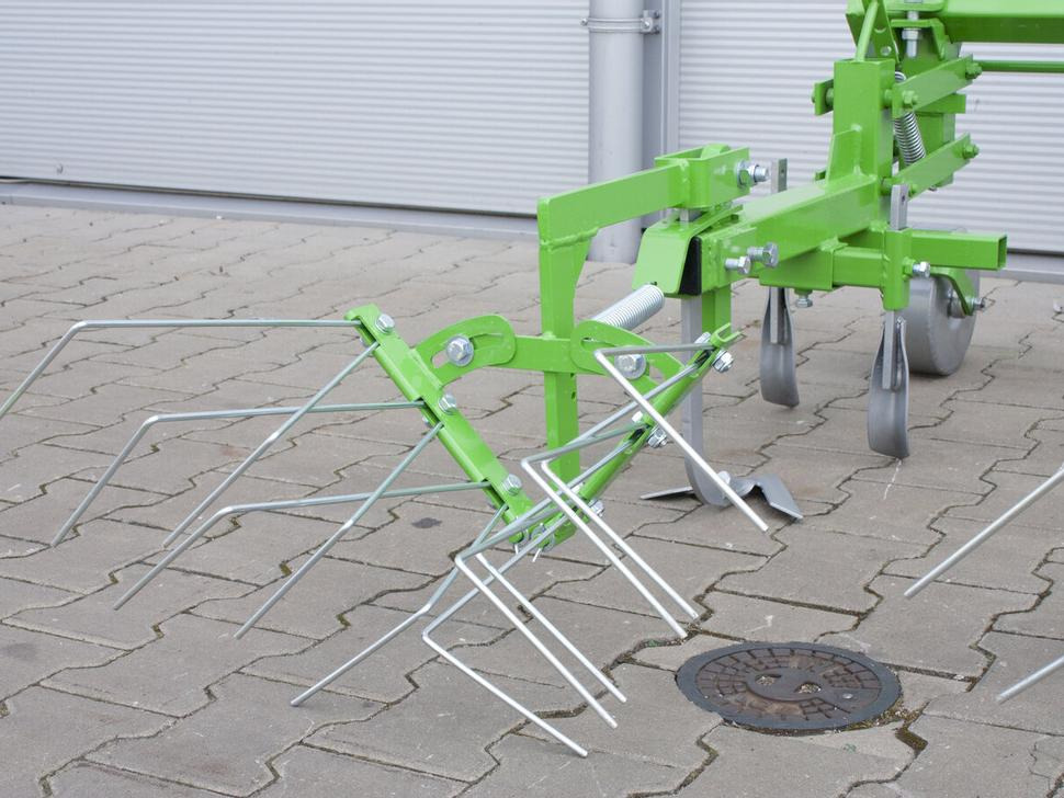 Yeni Toprak işleme makinesi Bomet Jäthacke-Häufler / Hoe ridger / Butteuse / Rincalzatore assolcatore / Полольник-окучник / Obsypnik: fotoğraf 18 Yeni Toprak işleme makinesi Bomet Jäthacke-Häufler / Hoe ridger / Butteuse / Rincalzatore assolcatore / Полольник-окучник / Obsypnik: fotoğraf 18