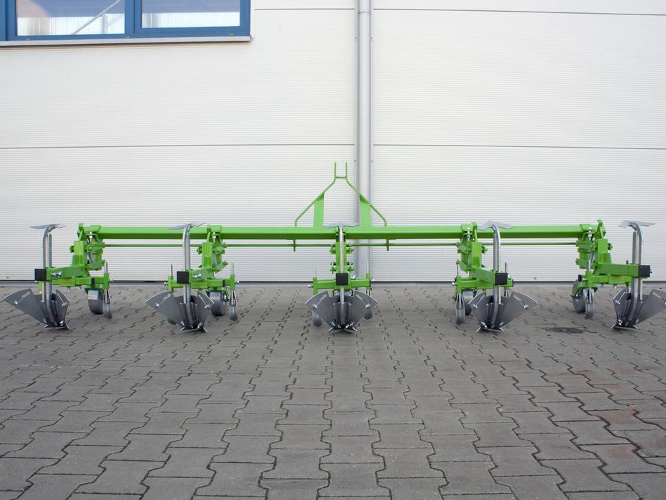 Yeni Toprak işleme makinesi Bomet Jäthacke-Häufler / Hoe ridger / Butteuse / Rincalzatore assolcatore / Полольник-окучник / Obsypnik: fotoğraf 6 Yeni Toprak işleme makinesi Bomet Jäthacke-Häufler / Hoe ridger / Butteuse / Rincalzatore assolcatore / Полольник-окучник / Obsypnik: fotoğraf 6