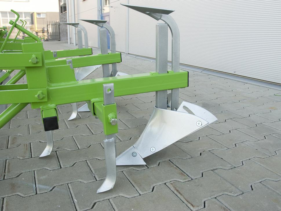 Yeni Toprak işleme makinesi Bomet Jäthacke-Häufler / Hoe ridger / Butteuse / Rincalzatore assolcatore / Полольник-окучник / Obsypnik: fotoğraf 14 Yeni Toprak işleme makinesi Bomet Jäthacke-Häufler / Hoe ridger / Butteuse / Rincalzatore assolcatore / Полольник-окучник / Obsypnik: fotoğraf 14