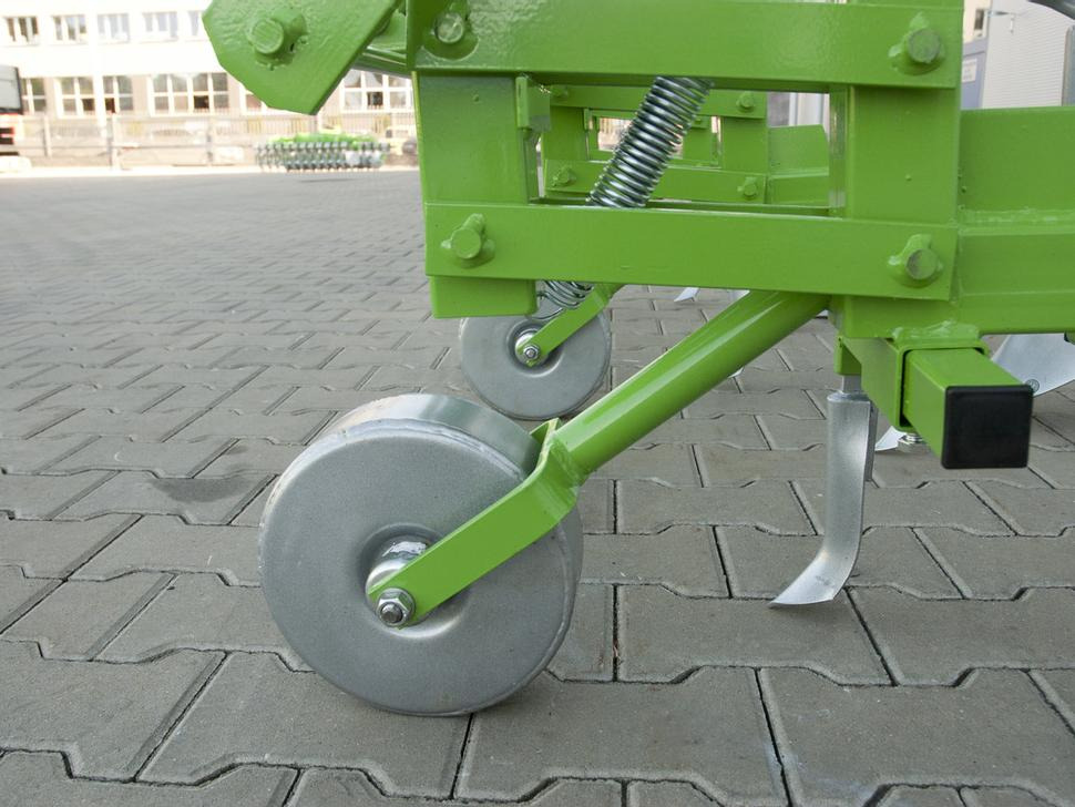 Yeni Toprak işleme makinesi Bomet Jäthacke-Häufler / Hoe ridger / Butteuse / Rincalzatore assolcatore / Полольник-окучник / Obsypnik: fotoğraf 13 Yeni Toprak işleme makinesi Bomet Jäthacke-Häufler / Hoe ridger / Butteuse / Rincalzatore assolcatore / Полольник-окучник / Obsypnik: fotoğraf 13