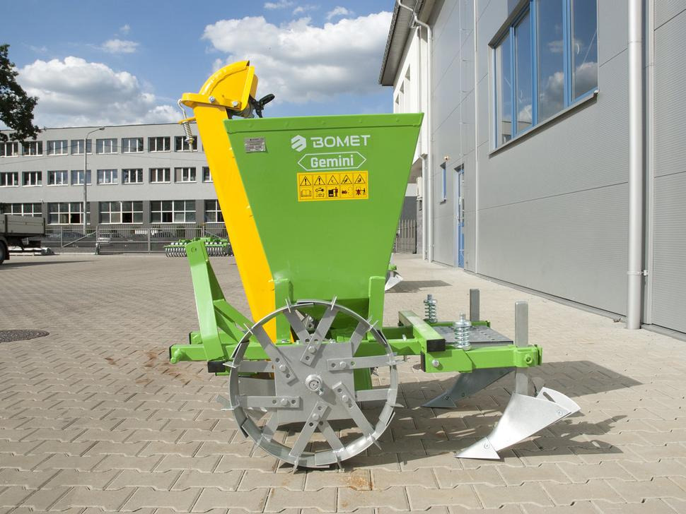 Bomet Kartoffelpflanzmaschine / Potato planter / Planteuse de pomme de terre / Piantapatate / Sadzarka ziemniaków - Patates ekim makinası: fotoğraf 3 Bomet Kartoffelpflanzmaschine / Potato planter / Planteuse de pomme de terre / Piantapatate / Sadzarka ziemniaków - Patates ekim makinası: fotoğraf 3