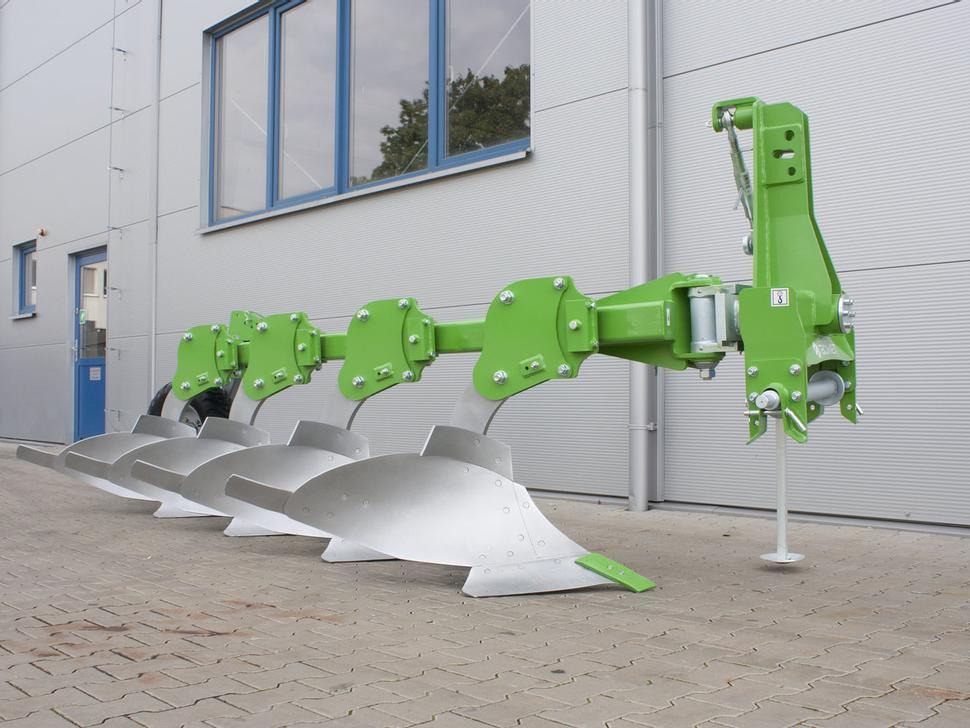 Bomet Pflüge / Single-beam plow / Charrue mono-poutre / Aratro / Плуг / Pług jednobelkowy Libra 3+1 - Pulluk: fotoğraf 1 Bomet Pflüge / Single-beam plow / Charrue mono-poutre / Aratro / Плуг / Pług jednobelkowy Libra 3+1 - Pulluk: fotoğraf 1