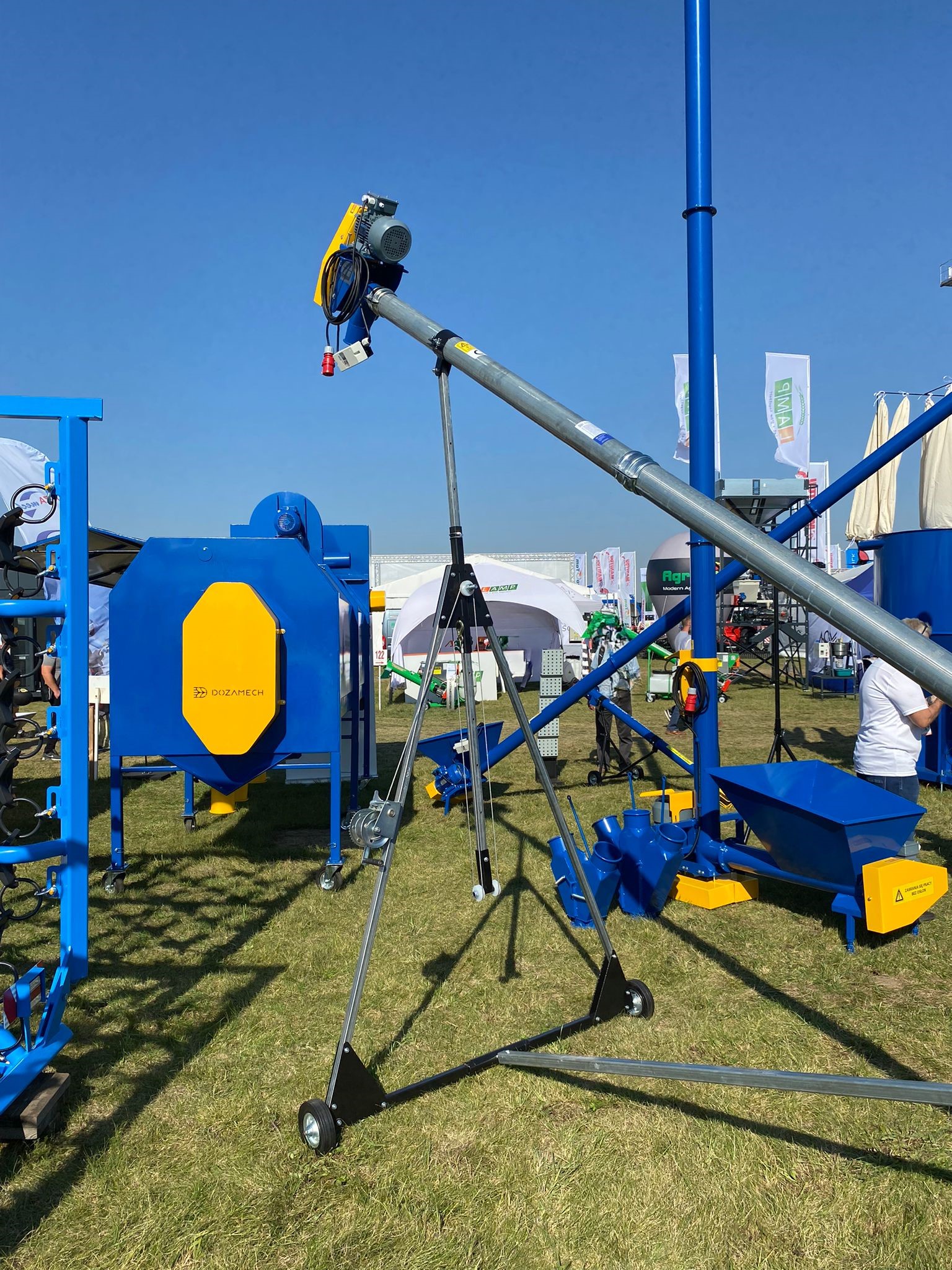 Dozamech Förderschnecke / Screw conveyor / Convoyeur a vis / Transportador de tornillo / Trasportatore a coclea / Шнековый конвейер / Przenośnik ślimakowy T-403 - Konveyör: fotoğraf 1 Dozamech Förderschnecke / Screw conveyor / Convoyeur a vis / Transportador de tornillo / Trasportatore a coclea / Шнековый конвейер / Przenośnik ślimakowy T-403 - Konveyör: fotoğraf 1