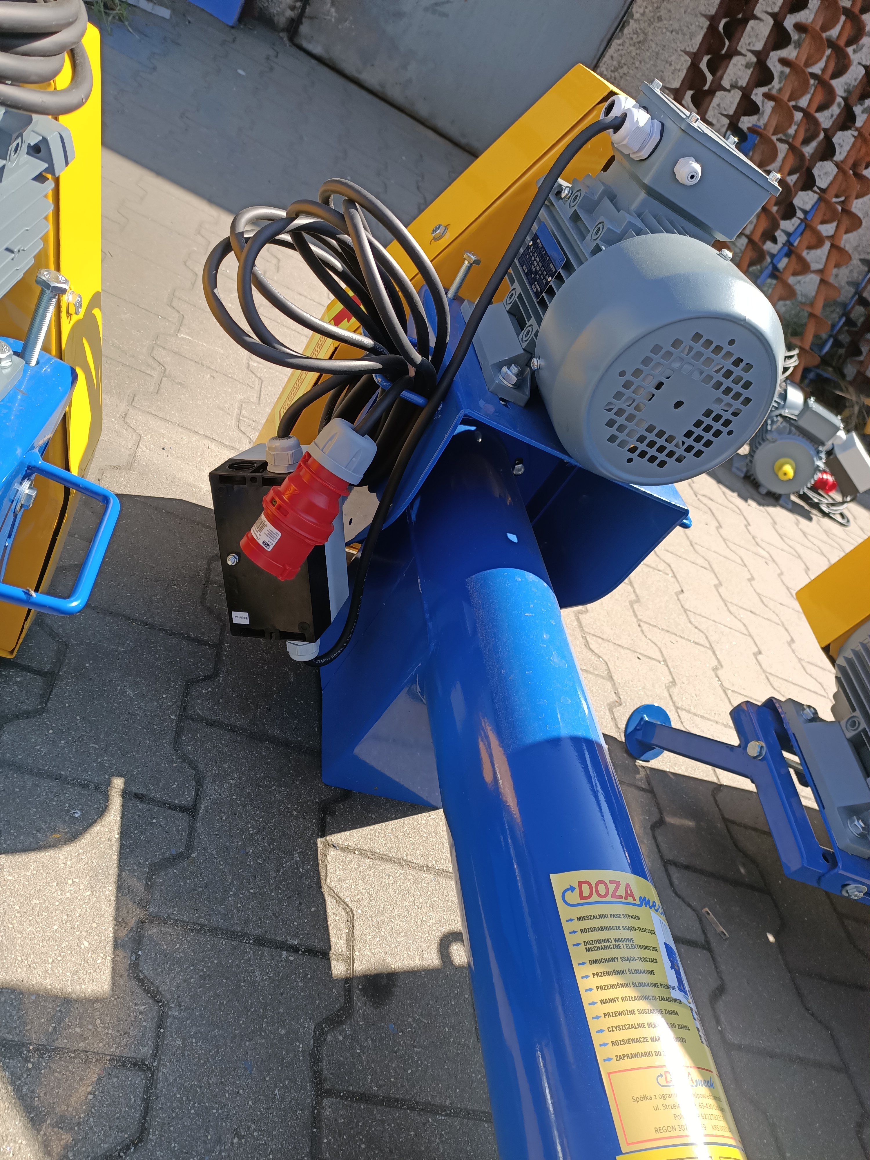 Dozamech Förderschnecke / Screw conveyor / Convoyeur a vis / Transportador de tornillo / Trasportatore a coclea / Шнековый конвейер / Przenośnik ślimakowy T-403 - Konveyör: fotoğraf 5 Dozamech Förderschnecke / Screw conveyor / Convoyeur a vis / Transportador de tornillo / Trasportatore a coclea / Шнековый конвейер / Przenośnik ślimakowy T-403 - Konveyör: fotoğraf 5