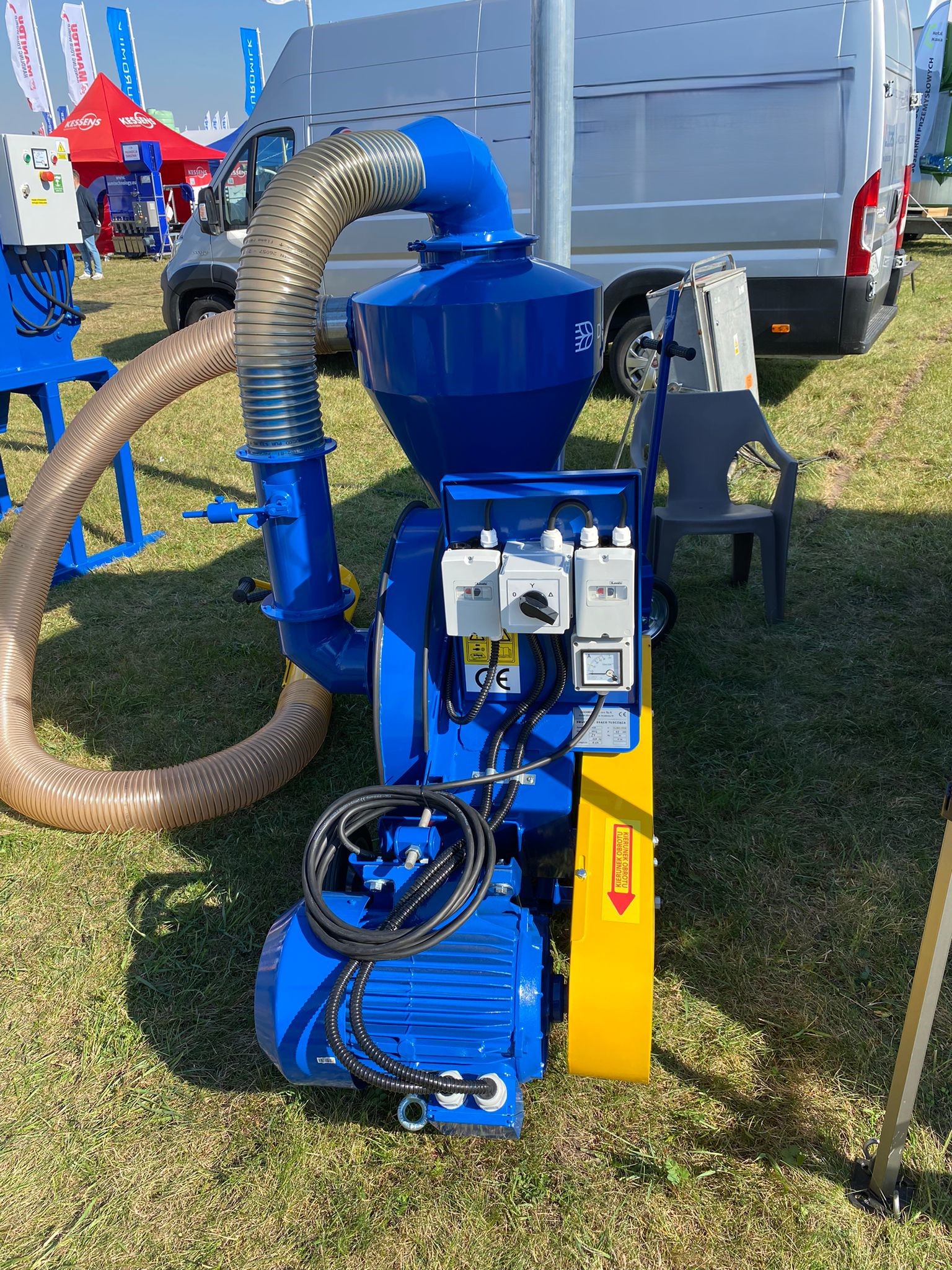 Dozamech Saug-Druckgebläse / Suction and pressure blower / Suceuse à grains / Trasportatore / Пневматический вдуватель / Dmuchawa ssąco-tłocząca T-420 - Konveyör: fotoğraf 5 Dozamech Saug-Druckgebläse / Suction and pressure blower / Suceuse à grains / Trasportatore / Пневматический вдуватель / Dmuchawa ssąco-tłocząca T-420 - Konveyör: fotoğraf 5