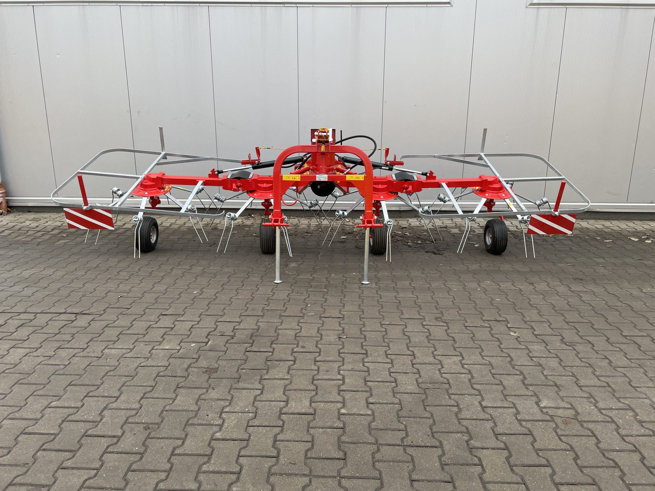 JAR-MET Schwader / Tedder / Faneuse / Przetrząsacz 5,2 m - Ot toplama tırmığı: fotoğraf 3 JAR-MET Schwader / Tedder / Faneuse / Przetrząsacz 5,2 m - Ot toplama tırmığı: fotoğraf 3