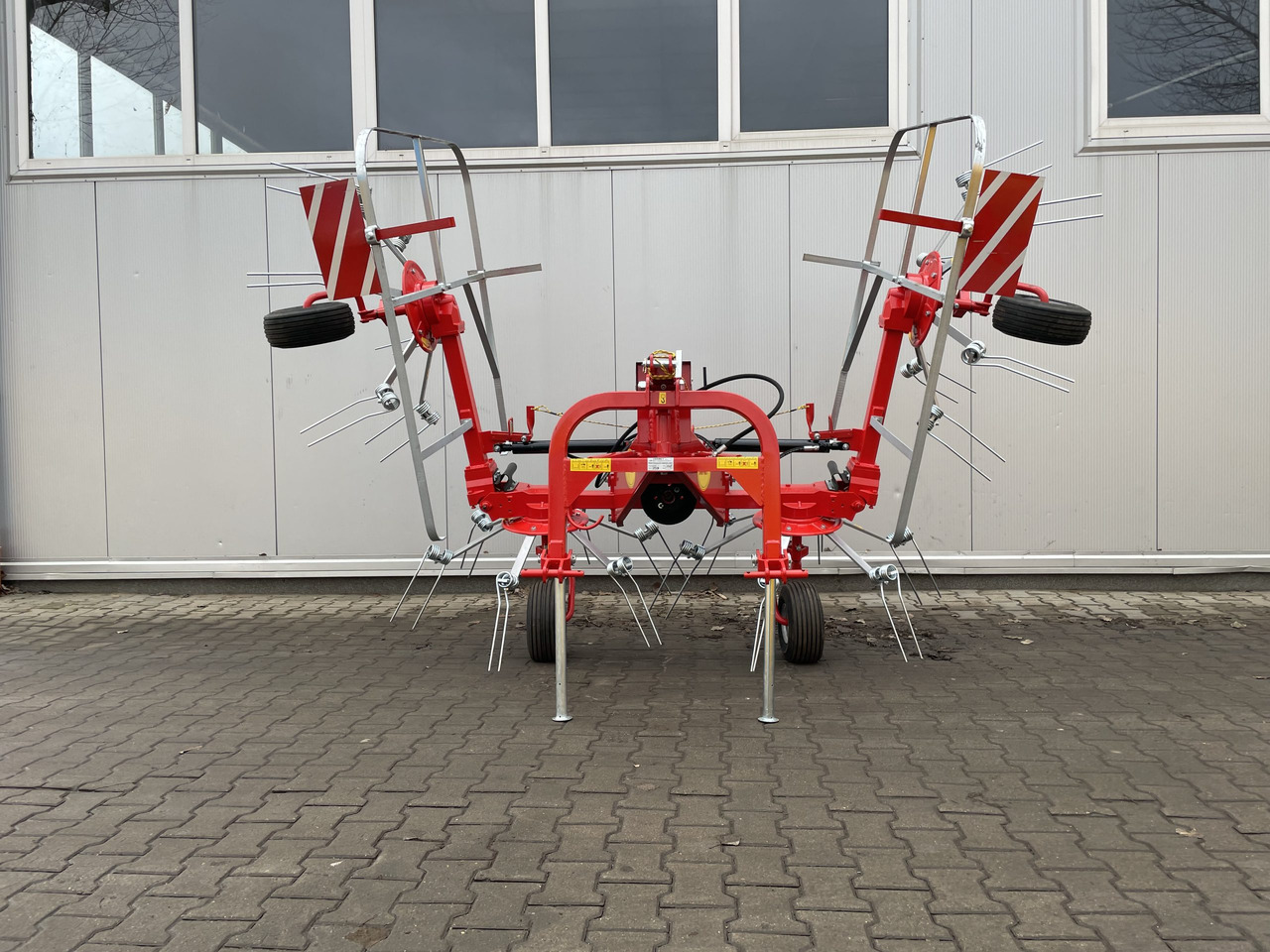 JAR-MET Schwader / Tedder / Faneuse / Przetrząsacz 5,2 m - Ot toplama tırmığı: fotoğraf 2 JAR-MET Schwader / Tedder / Faneuse / Przetrząsacz 5,2 m - Ot toplama tırmığı: fotoğraf 2