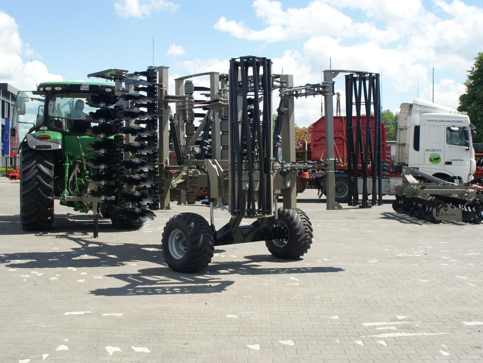 ROLEX Hydraulische Scheibenegge / Hydraulic discs harrow / Dechaumeur à disques / Erpice a dischi / Гидравлическая дисковая борона / Brona talerzowa hydraulicznie składana ciężka 4 m - Disk tırmığı: fotoğraf 4 ROLEX Hydraulische Scheibenegge / Hydraulic discs harrow / Dechaumeur à disques / Erpice a dischi / Гидравлическая дисковая борона / Brona talerzowa hydraulicznie składana ciężka 4 m - Disk tırmığı: fotoğraf 4