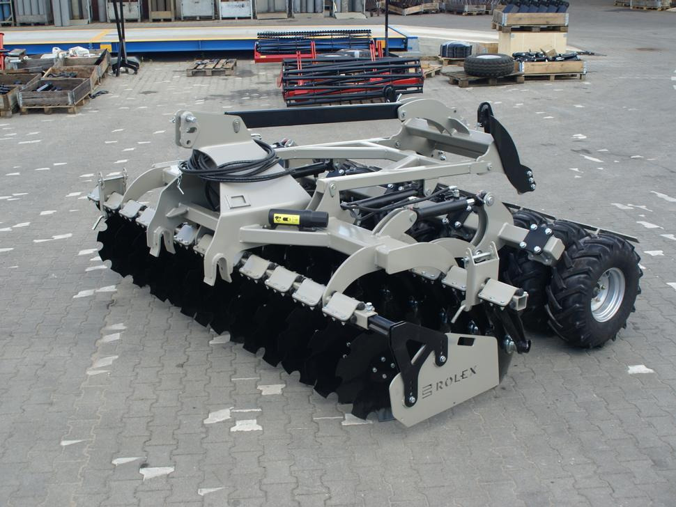 ROLEX Scheibenegge / Disc harrow with hydropack and tire roller / Dechaumeur à disques / Erpice a dischi / Дисковая борона с гидропаком и колёсным катком / Agregat talerzowy uprawowy z hydropackiem i - Disk tırmığı: fotoğraf 1 ROLEX Scheibenegge / Disc harrow with hydropack and tire roller / Dechaumeur à disques / Erpice a dischi / Дисковая борона с гидропаком и колёсным катком / Agregat talerzowy uprawowy z hydropackiem i - Disk tırmığı: fotoğraf 1