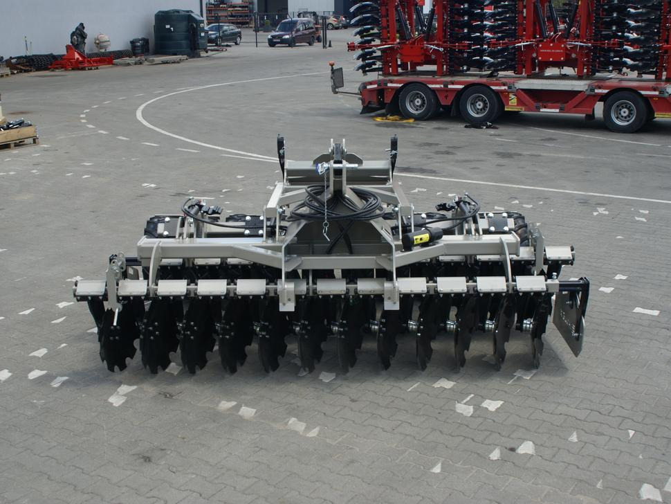 ROLEX Scheibenegge / Disc harrow with hydropack and tire roller / Dechaumeur à disques / Erpice a dischi / Дисковая борона с гидропаком и колёсным катком / Agregat talerzowy uprawowy z hydropackiem i - Disk tırmığı: fotoğraf 4 ROLEX Scheibenegge / Disc harrow with hydropack and tire roller / Dechaumeur à disques / Erpice a dischi / Дисковая борона с гидропаком и колёсным катком / Agregat talerzowy uprawowy z hydropackiem i - Disk tırmığı: fotoğraf 4