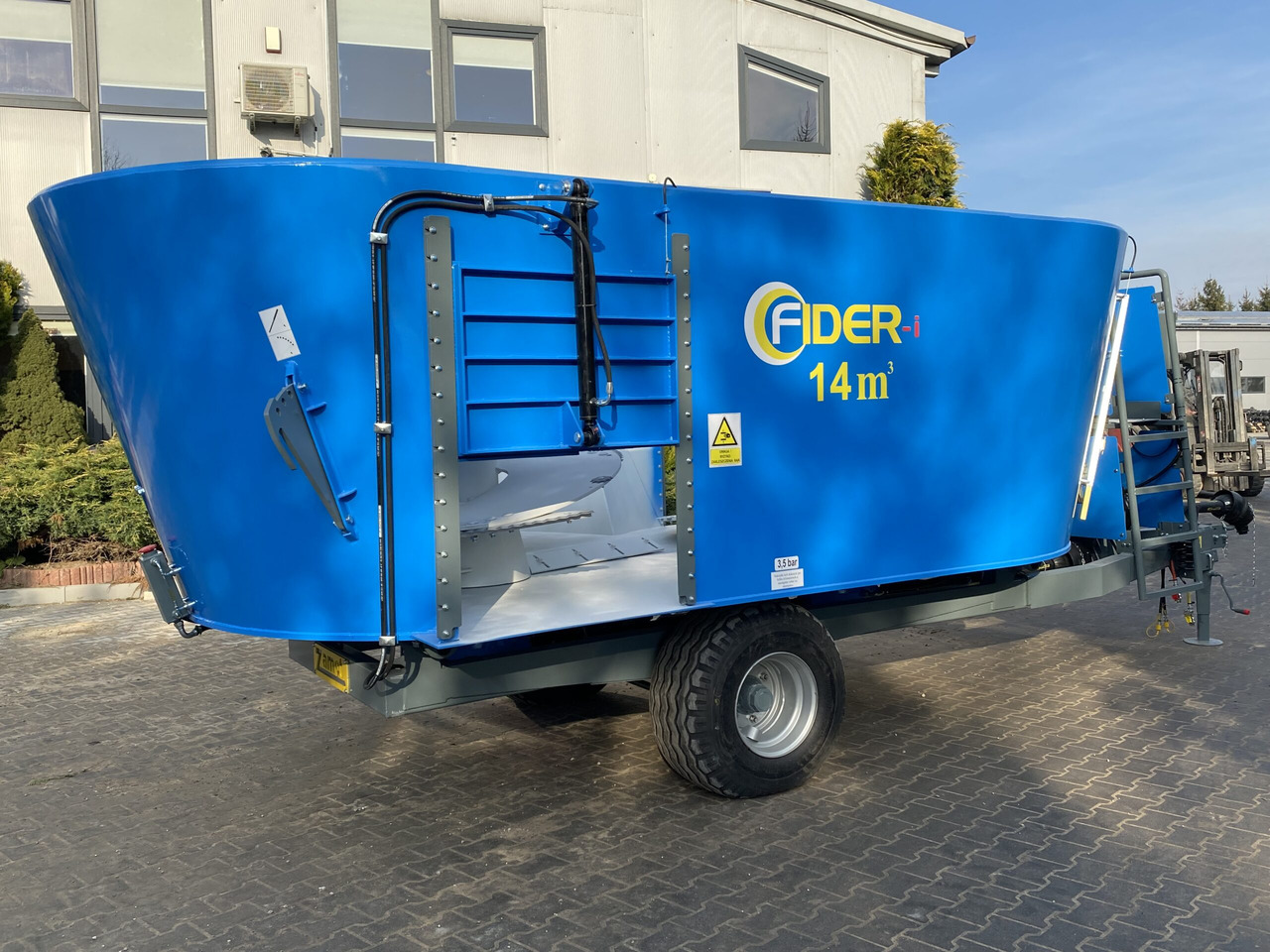 ZAMET Futtermischwagen / Feed mixer / Melangeuse / Carro miscelatore / Vagoneta 2 sinfines / Кормораздатчик 2 шнека / Wóz paszowy 14 m3 - Yem mikseri: fotoğraf 4 ZAMET Futtermischwagen / Feed mixer / Melangeuse / Carro miscelatore / Vagoneta 2 sinfines / Кормораздатчик 2 шнека / Wóz paszowy 14 m3 - Yem mikseri: fotoğraf 4