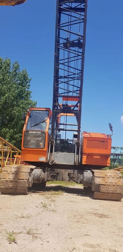 Hitachi KH-100 - Paletli vinç: fotoğraf 3 Hitachi KH-100 - Paletli vinç: fotoğraf 3