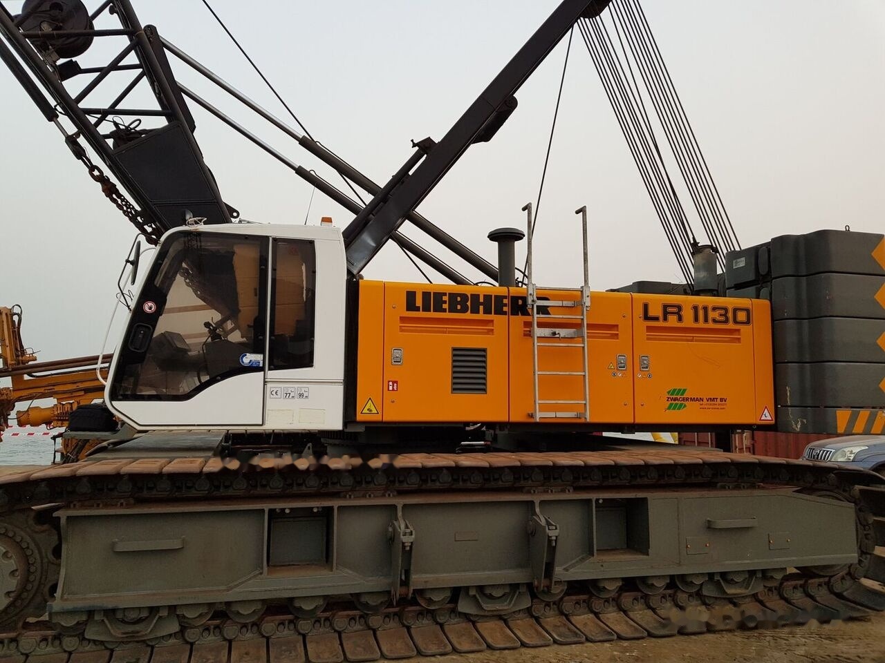 Liebherr LR 1130 - Paletli vinç: fotoğraf 1 Liebherr LR 1130 - Paletli vinç: fotoğraf 1