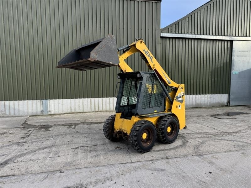 Gehl R135 Skid Steer - Mini yükleyici: fotoğraf 1 Gehl R135 Skid Steer - Mini yükleyici: fotoğraf 1