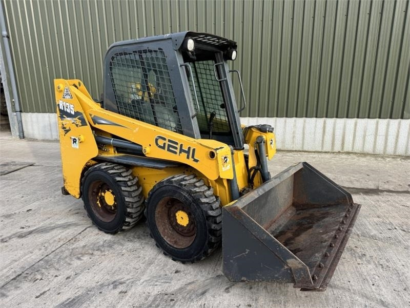 Gehl R135 Skid Steer - Mini yükleyici: fotoğraf 3 Gehl R135 Skid Steer - Mini yükleyici: fotoğraf 3