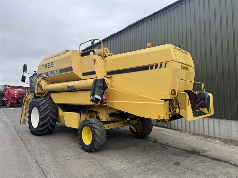 New Holland TX65 c/w 17ft Header - Hasat makinesi aksesuarları: fotoğraf 2 New Holland TX65 c/w 17ft Header - Hasat makinesi aksesuarları: fotoğraf 2