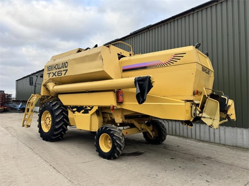 New Holland TX67 c/w 20ft Header - Hasat makinesi aksesuarları: fotoğraf 4 New Holland TX67 c/w 20ft Header - Hasat makinesi aksesuarları: fotoğraf 4