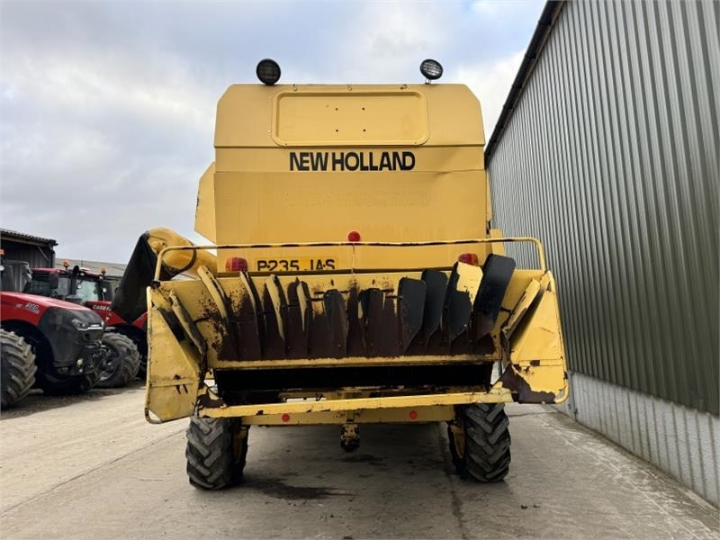 New Holland TX67 c/w 20ft Header - Hasat makinesi aksesuarları: fotoğraf 5 New Holland TX67 c/w 20ft Header - Hasat makinesi aksesuarları: fotoğraf 5
