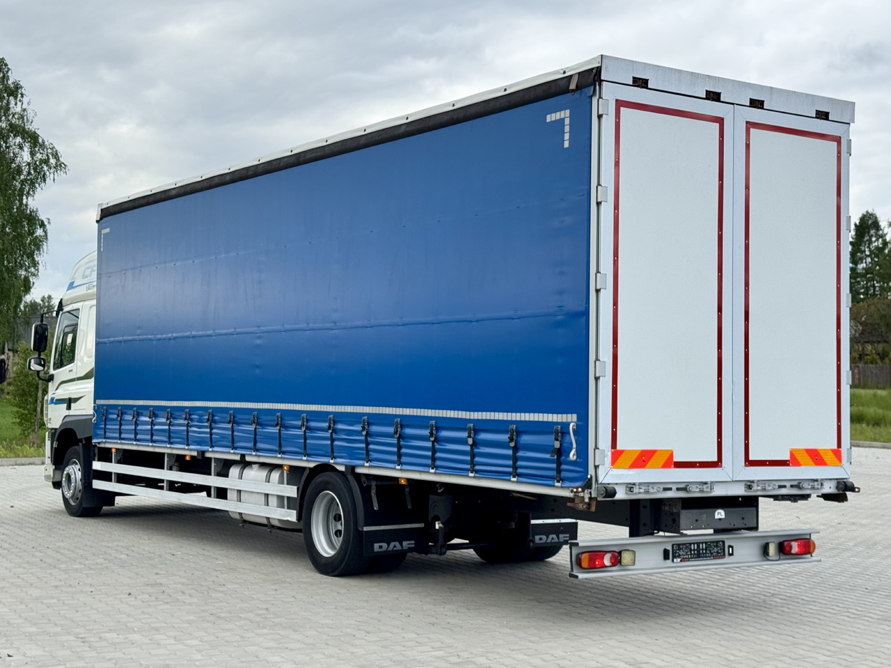 DAF CF 320 / FIRANKA / 24 EUROPALETY / SYPIALKA / AUTOMAT / KLIMA POSTOJOWA / 2017 ROK - Tenteli kamyon: fotoğraf 4 DAF CF 320 / FIRANKA / 24 EUROPALETY / SYPIALKA / AUTOMAT / KLIMA POSTOJOWA / 2017 ROK - Tenteli kamyon: fotoğraf 4
