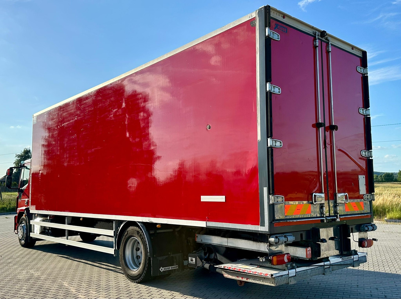 IVECO EUROCARGO 180-320 / CHŁODNIA / WINDA / 21 PALET / 8.5 M DŁUGOŚCI / CARRIER / SYPIALKA / EURO 6 - Refrijeratör kamyon: fotoğraf 5 IVECO EUROCARGO 180-320 / CHŁODNIA / WINDA / 21 PALET / 8.5 M DŁUGOŚCI / CARRIER / SYPIALKA / EURO 6 - Refrijeratör kamyon: fotoğraf 5