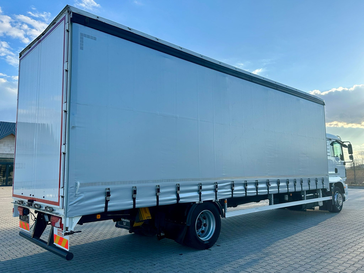 MAN TGM 18.290 / FIRANKA / WINDA / 22 EUROPALETY / AUTOMAT / SYPIALKA / 9 059 KG ŁADOWNOŚCI / NISKI PRZEBIEG / ZSUWANY DACH / EURO 6 - Tenteli kamyon: fotoğraf 5 MAN TGM 18.290 / FIRANKA / WINDA / 22 EUROPALETY / AUTOMAT / SYPIALKA / 9 059 KG ŁADOWNOŚCI / NISKI PRZEBIEG / ZSUWANY DACH / EURO 6 - Tenteli kamyon: fotoğraf 5