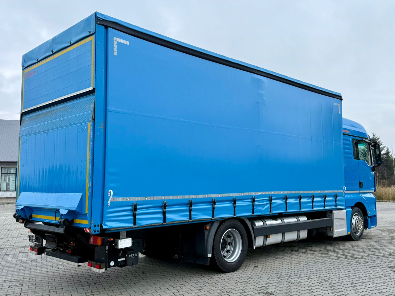 MAN TGX 18.360 / FIRANKA / WINDA / AUTOMAT / NOWE OPONY / EURO 6 / SYPIALKA / SPROWADZONY - Tenteli kamyon: fotoğraf 5 MAN TGX 18.360 / FIRANKA / WINDA / AUTOMAT / NOWE OPONY / EURO 6 / SYPIALKA / SPROWADZONY - Tenteli kamyon: fotoğraf 5
