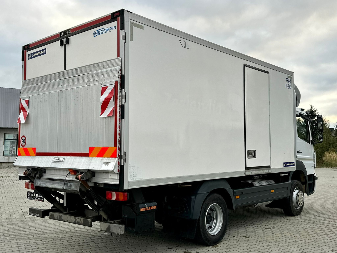 MERCEDES-BENZ ATEGO 1218 / CHŁODNIA / WINDA / 12 PALET / 5.10 M DŁUGOŚCI / AUTOMAT / LAMBERET / 5090 KG ŁADOWNOŚCI - Refrijeratör kamyon: fotoğraf 4 MERCEDES-BENZ ATEGO 1218 / CHŁODNIA / WINDA / 12 PALET / 5.10 M DŁUGOŚCI / AUTOMAT / LAMBERET / 5090 KG ŁADOWNOŚCI - Refrijeratör kamyon: fotoğraf 4