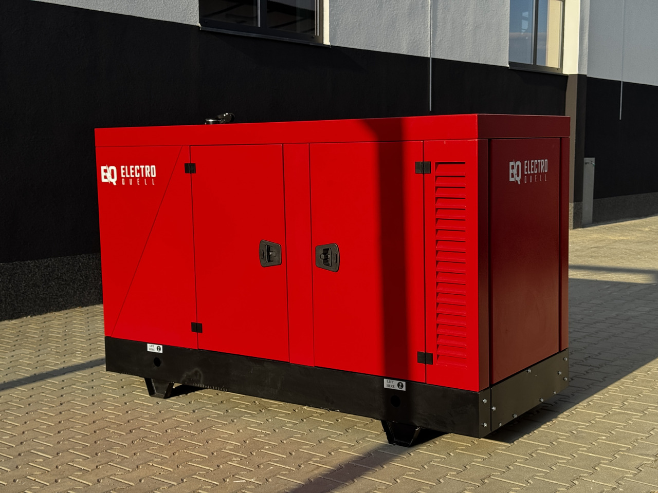 IVECO 50 kVA / 40 kW - Elektrikli jeneratör: fotoğraf 4 IVECO 50 kVA / 40 kW - Elektrikli jeneratör: fotoğraf 4