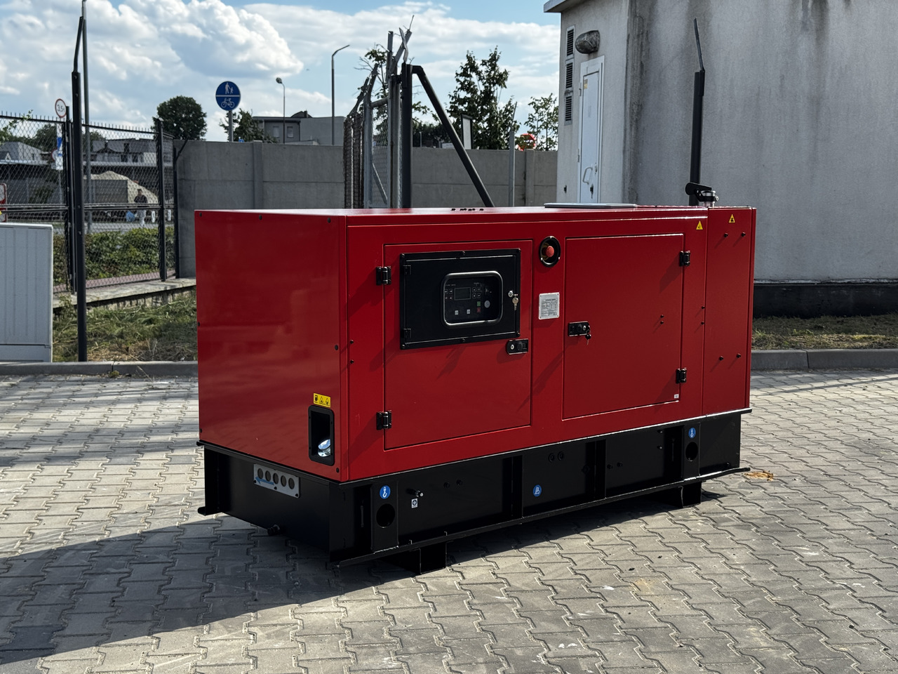 IVECO 80 kVA / 65 kW - Elektrikli jeneratör: fotoğraf 2 IVECO 80 kVA / 65 kW - Elektrikli jeneratör: fotoğraf 2