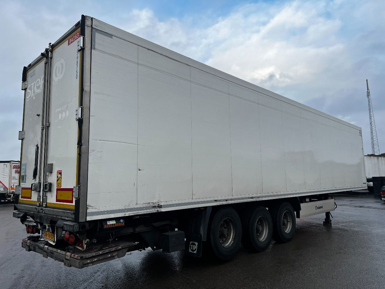 Krone SD met Carrier Vector 1550 en dhollandia laadklep - Frigorifik dorse: fotoğraf 3 Krone SD met Carrier Vector 1550 en dhollandia laadklep - Frigorifik dorse: fotoğraf 3