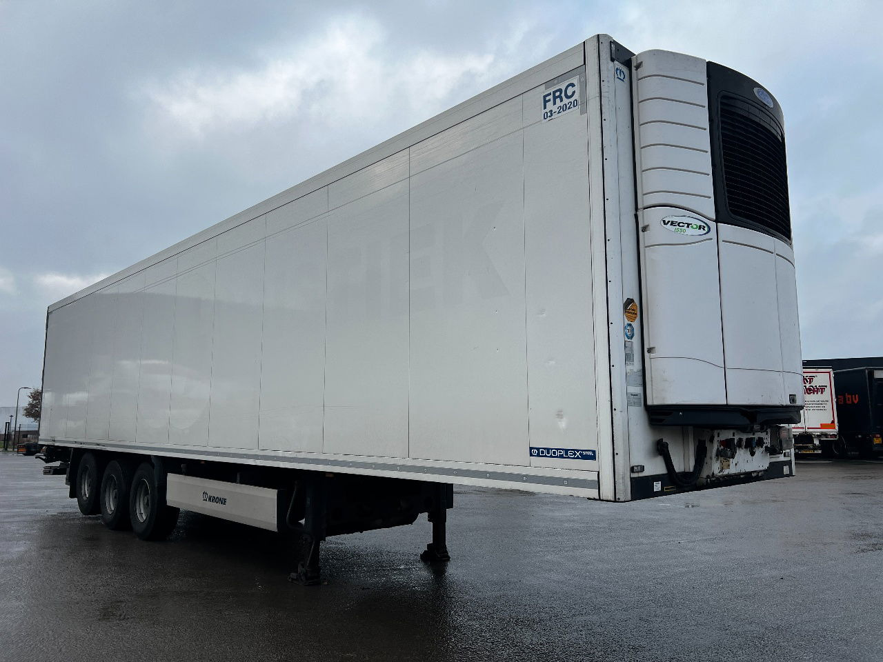 Krone SD met Carrier Vector 1550 en dhollandia laadklep - Frigorifik dorse: fotoğraf 2 Krone SD met Carrier Vector 1550 en dhollandia laadklep - Frigorifik dorse: fotoğraf 2