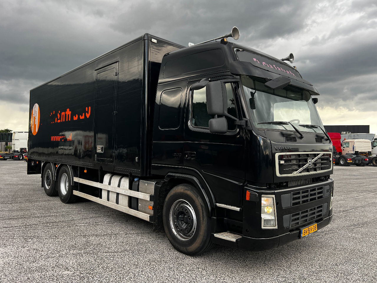 Volvo FM 9.300 Globe 6x2, Euro 5 - Kapalı kasa kamyon: fotoğraf 2 Volvo FM 9.300 Globe 6x2, Euro 5 - Kapalı kasa kamyon: fotoğraf 2