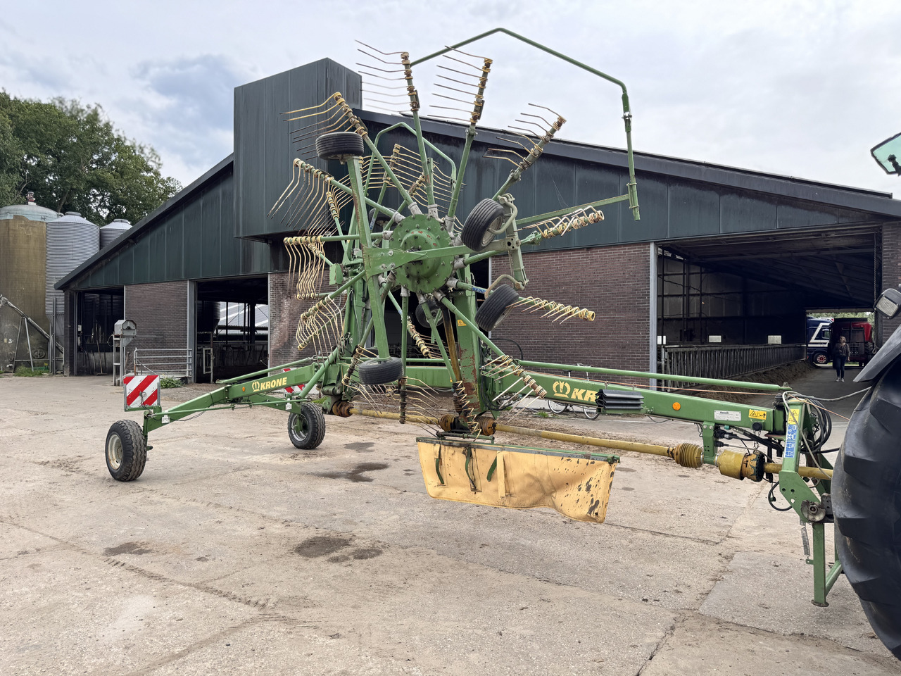 KRONE Swadro 810 - Ot toplama tırmığı: fotoğraf 4 KRONE Swadro 810 - Ot toplama tırmığı: fotoğraf 4