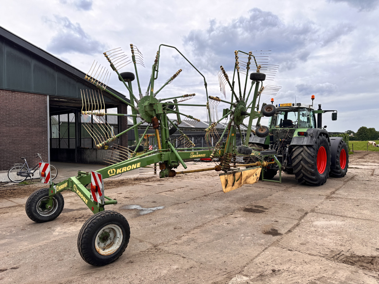 KRONE Swadro 810 - Ot toplama tırmığı: fotoğraf 3 KRONE Swadro 810 - Ot toplama tırmığı: fotoğraf 3