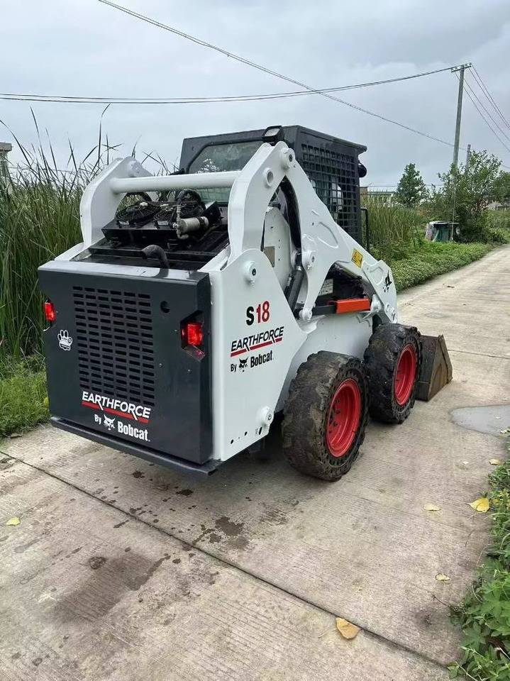 Bobcat S 18 - Mini yükleyici: fotoğraf 1 Bobcat S 18 - Mini yükleyici: fotoğraf 1