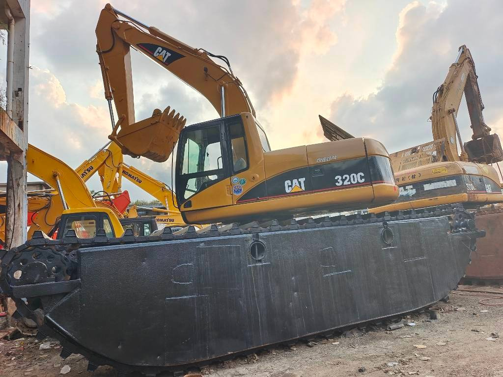 CAT 320 C - Amfibi ekskavatör: fotoğraf 2 CAT 320 C - Amfibi ekskavatör: fotoğraf 2