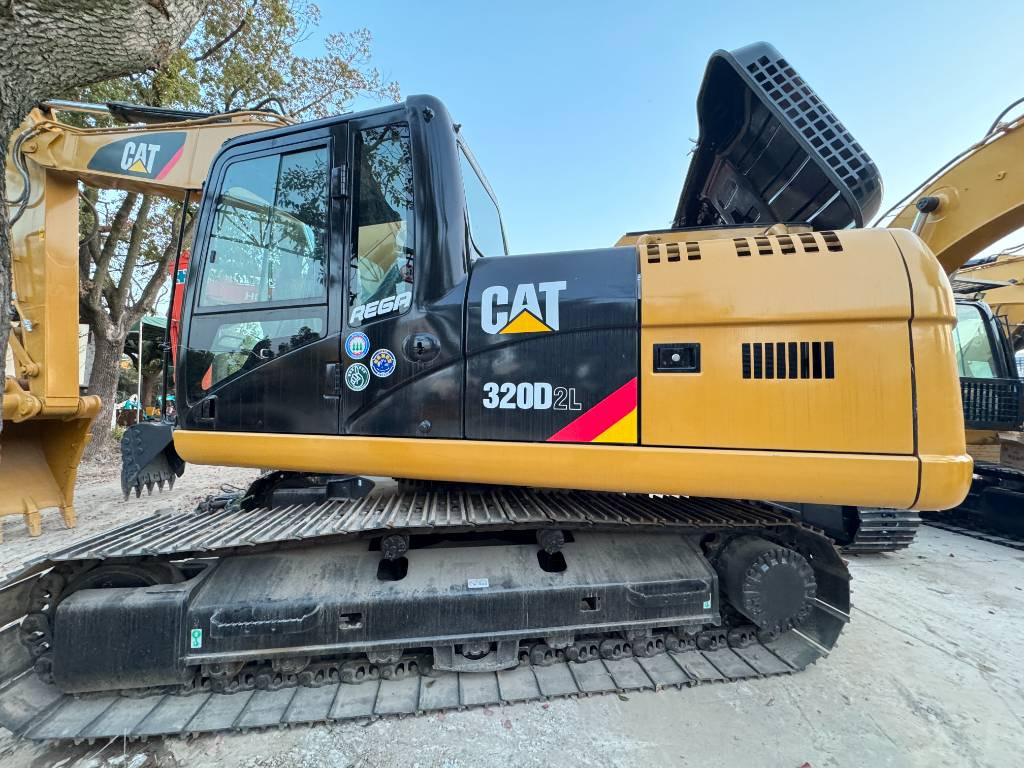 CAT 320D2L - Paletli ekskavatör: fotoğraf 1 CAT 320D2L - Paletli ekskavatör: fotoğraf 1