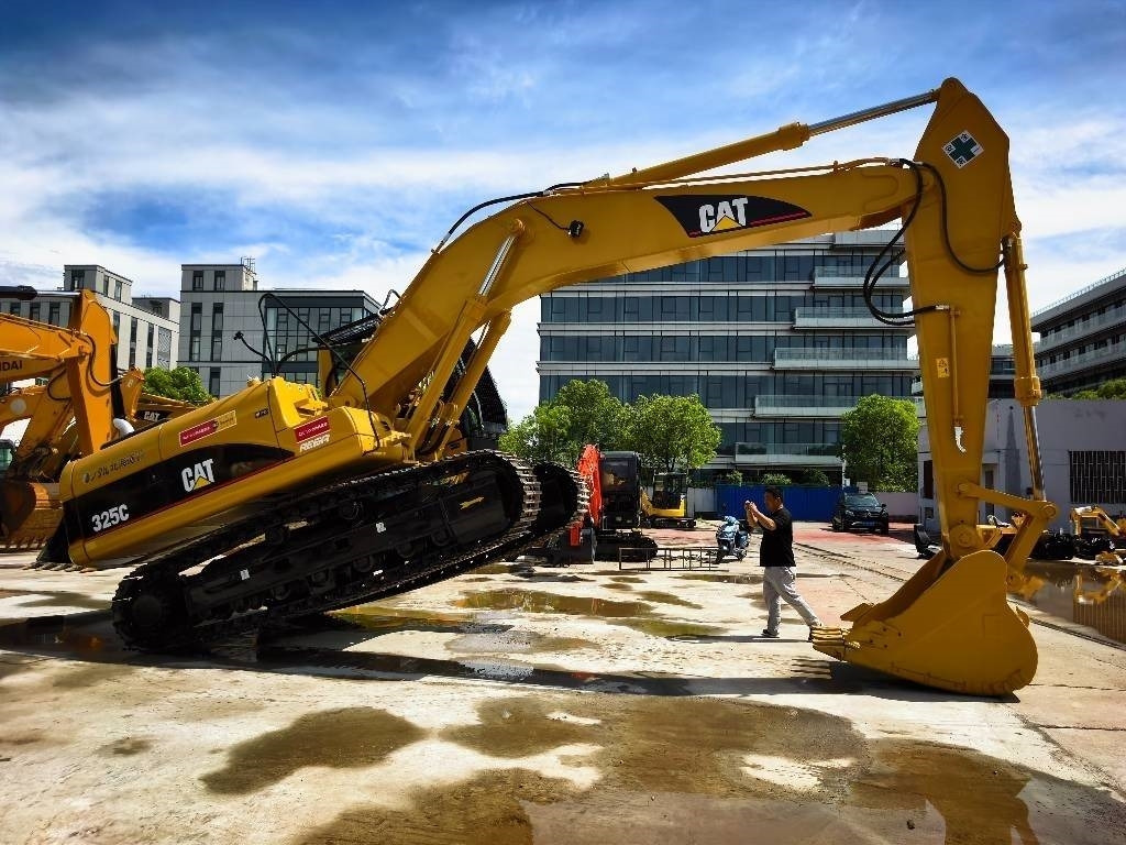 CAT 325 C - Paletli ekskavatör: fotoğraf 2 CAT 325 C - Paletli ekskavatör: fotoğraf 2