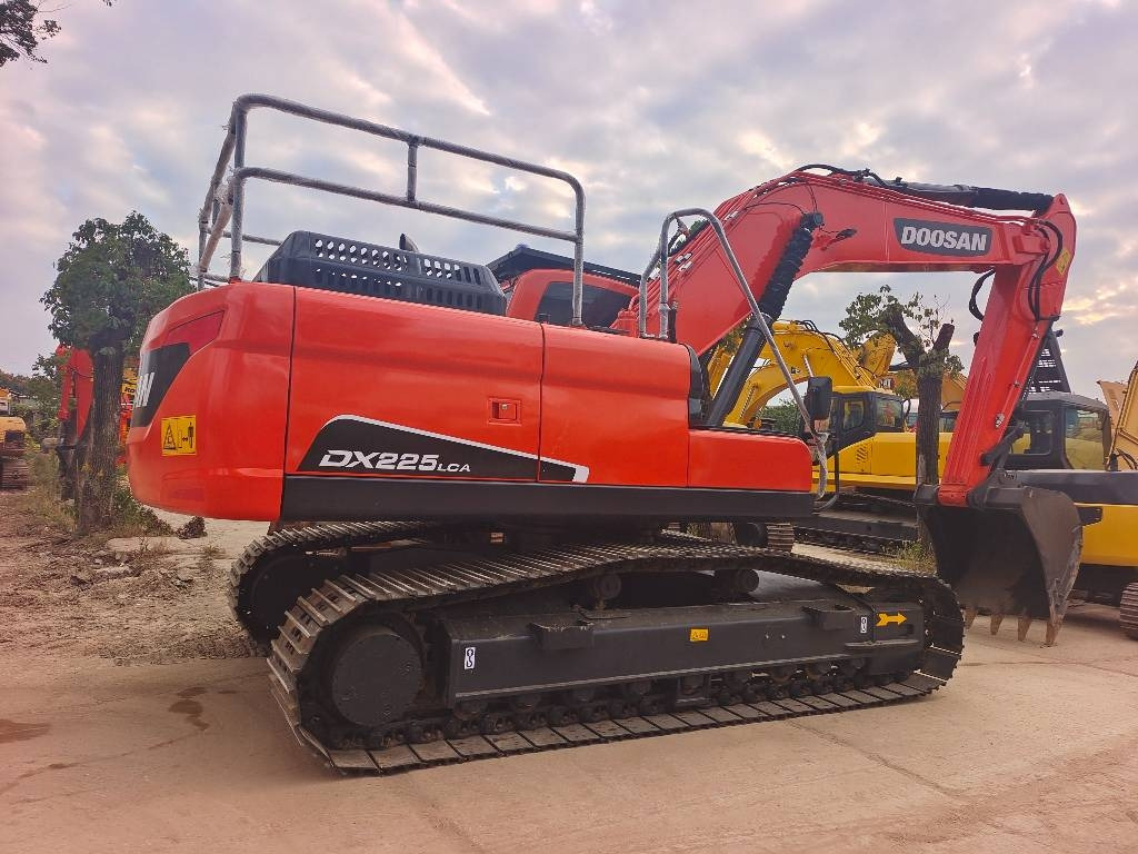 Doosan DX 225 - Paletli ekskavatör: fotoğraf 1 Doosan DX 225 - Paletli ekskavatör: fotoğraf 1